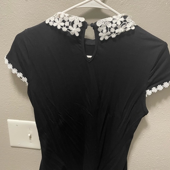 Black cute blouse. - Picture 5 of 5